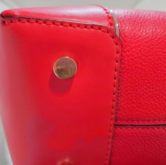 Michael Kors LG Red Pebbled Leather Tote Handbag Gold Lock Charm. F-103. - Picture 8 of 12